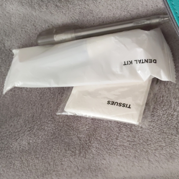 Cole haan for American airlines travel kit - Picture 3 of 6